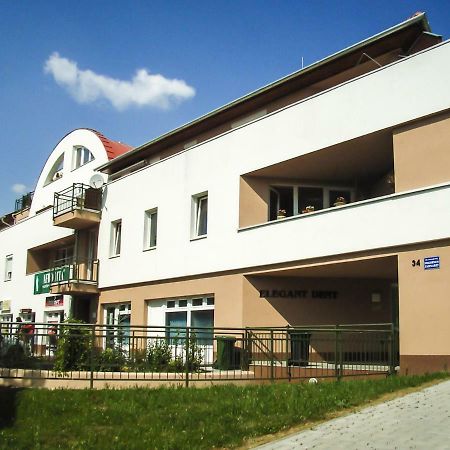 Monarchia Apartman Sunny Mosonmagyaróvár Екстериор снимка